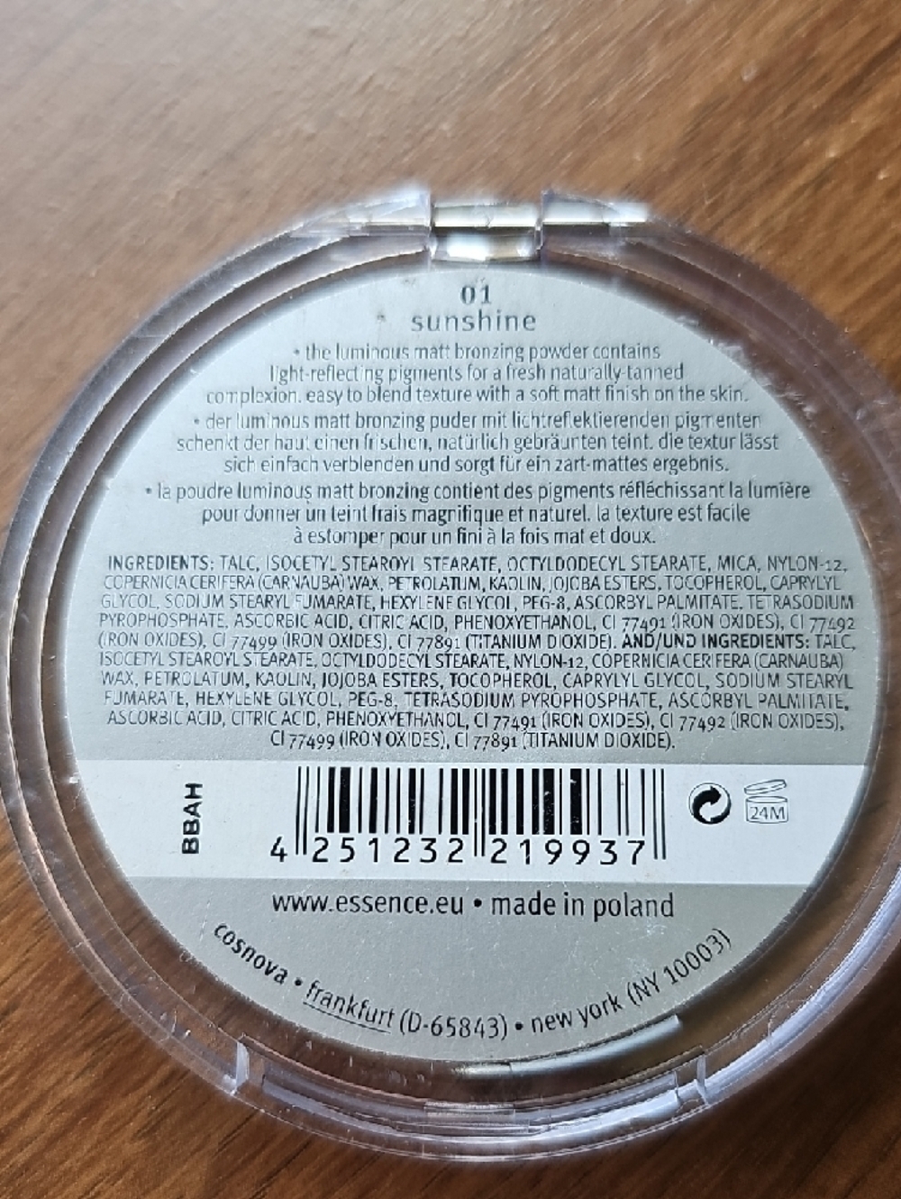New Essence Luminous Matt Bronzing Powder - Light Beige Discontinued - Picture 2 of 3